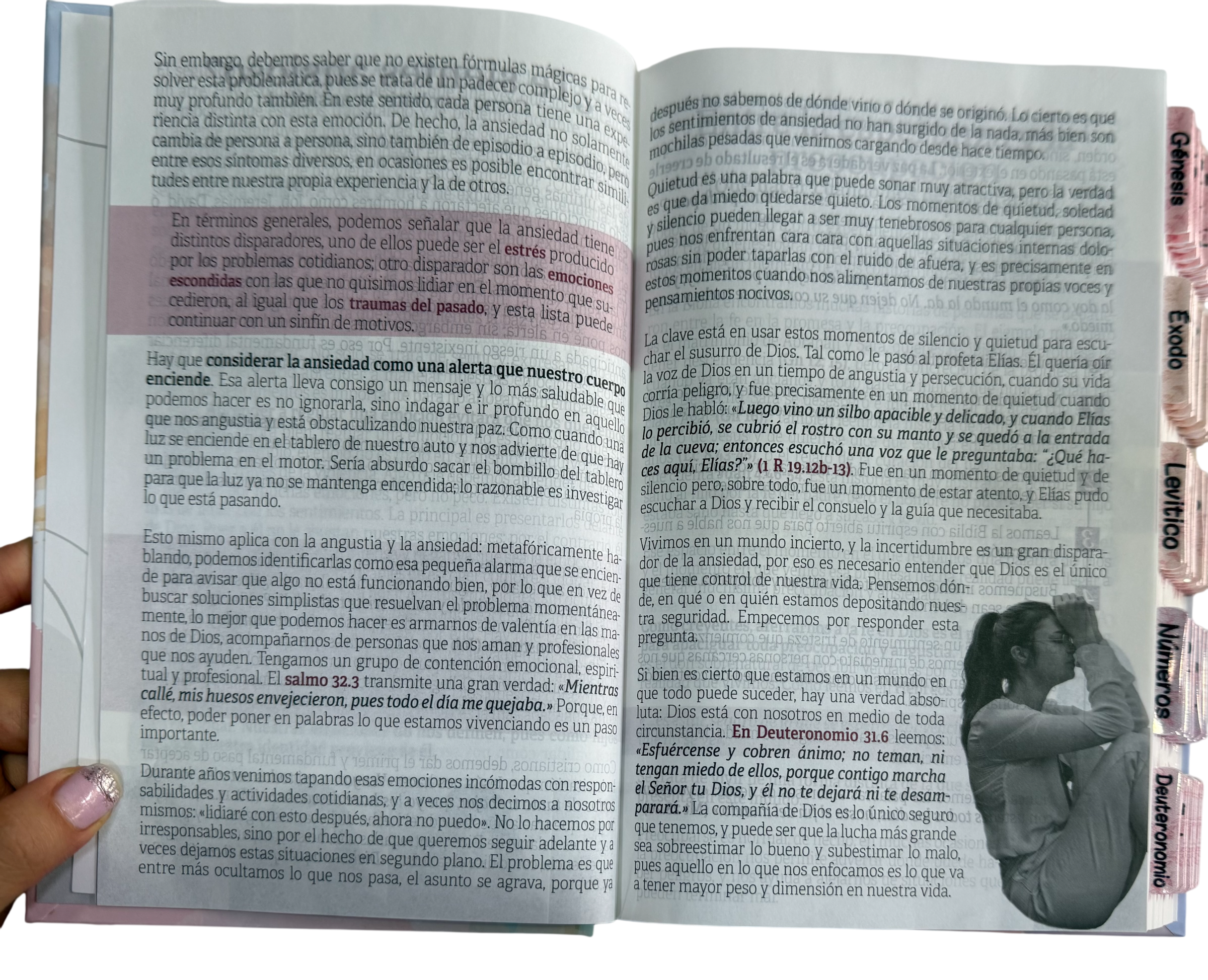 Biblia TLA con Ayudas Prácticas para la Salud Emocional – Tapa Dura Blanco/Lila