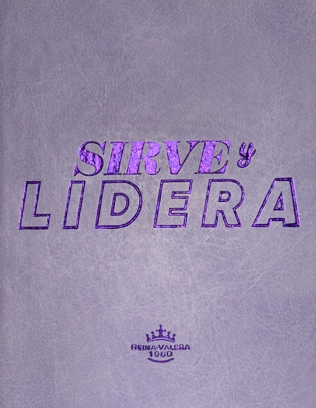Biblia Sirve y Lidera RVR60 Letra Grande Símil Piel Lila con Cierre
