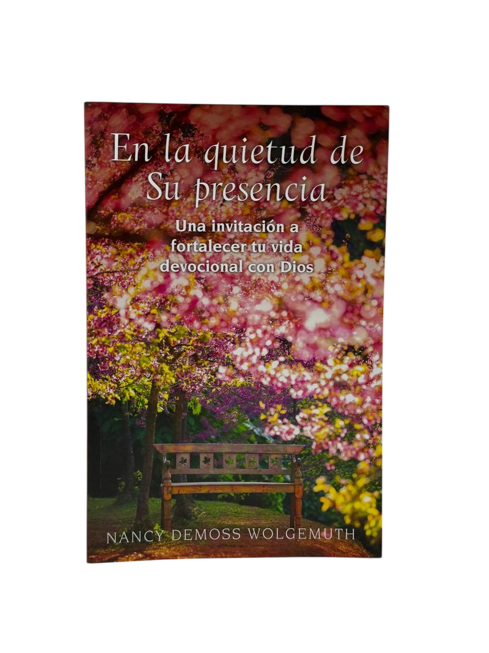 En la Quietud de su Precensia: Una invitacion a fortalecer tu vida con Dios
